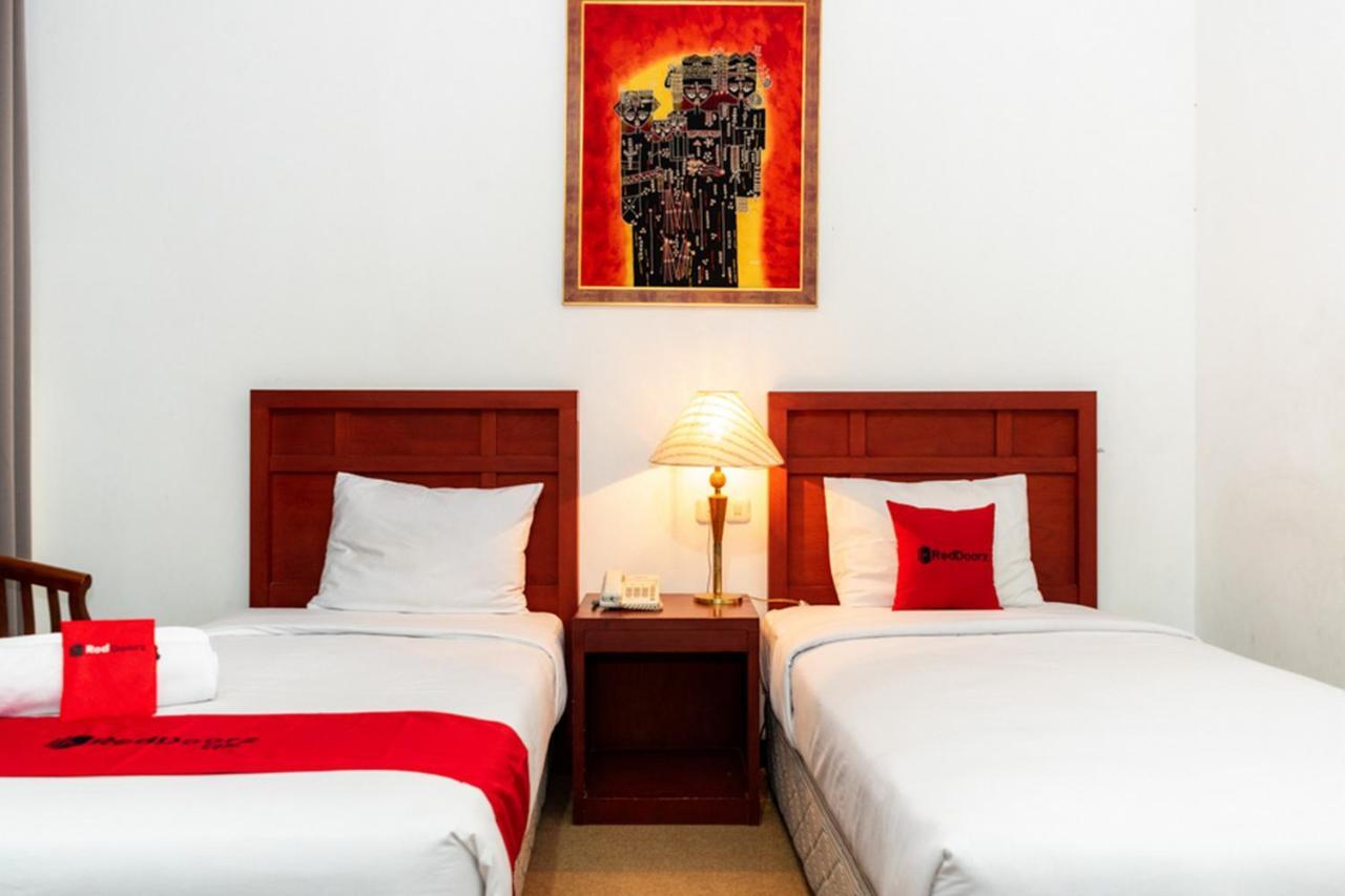 เรดดอร์ซ พลัส ชาเรียะฮ์ เนียร์ ชวา ซูเปอร์มอลล์ เซมารัง 2 Hotel เซอมารัง ภายนอก รูปภาพ
